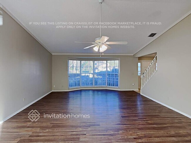 Building Photo - 16601 Vallely Dr