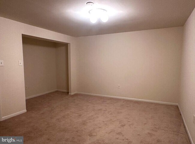 Building Photo - 9612 Whitecedar Ct