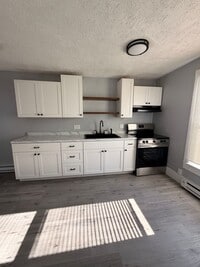 Building Photo - 2 bedroom available for a move right away!
