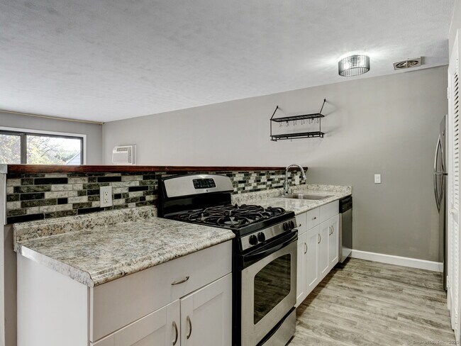 Building Photo - 105 Florence Rd