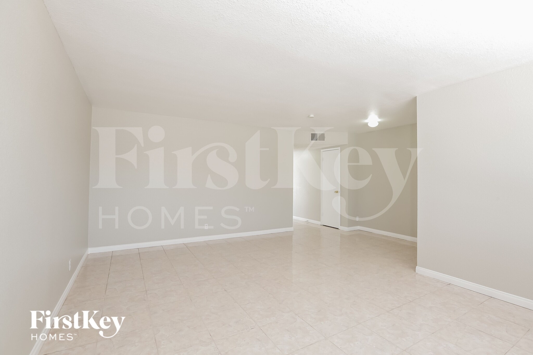 Building Photo - 825 Antigua St