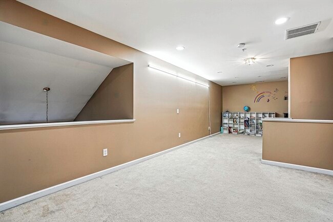 Building Photo - 17 Violet Ln