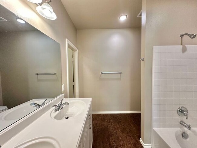 Building Photo - AVAILABLE NOW! Cozy 4 Bedroom2 Bath Home in West Tyler!