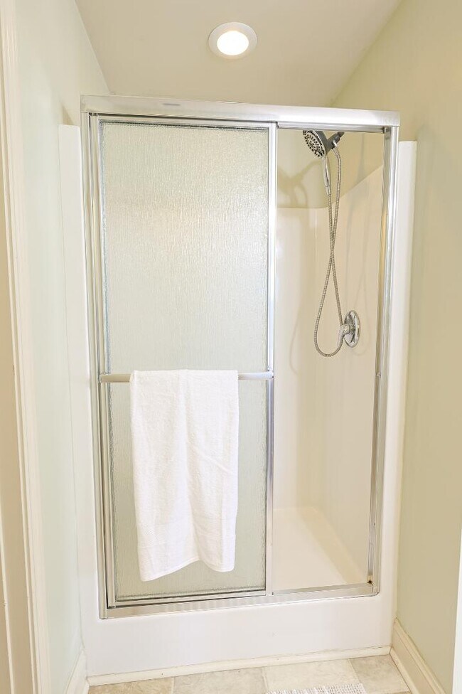 Building Photo - 1628 Mount Rainer Dr