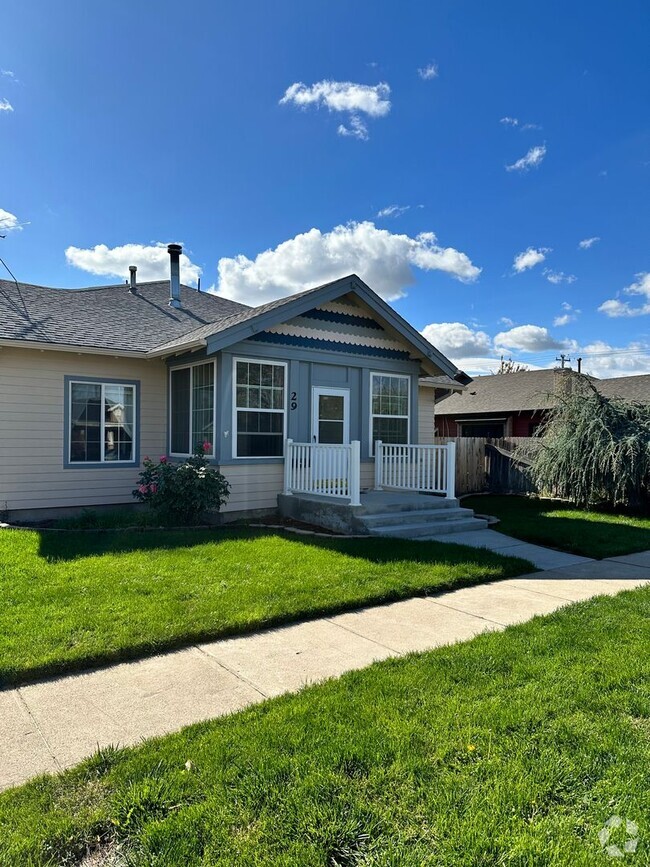 Building Photo - Meridian Home: 4 Bedrooms, Garage, & Prime...