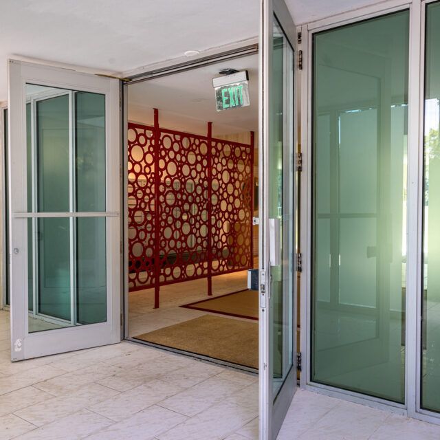 Building Photo - 1550 Brickell Ave