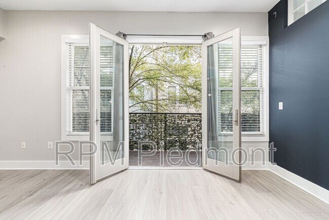 Building Photo - 925 Garrett St