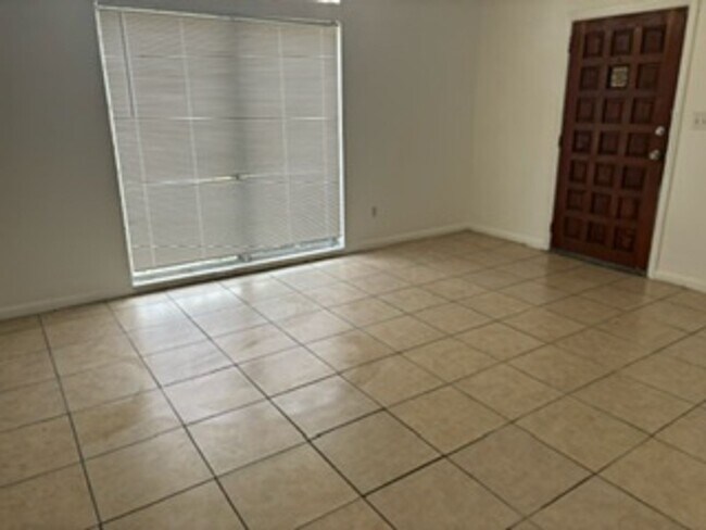 Building Photo - 8718 Ednam Pl