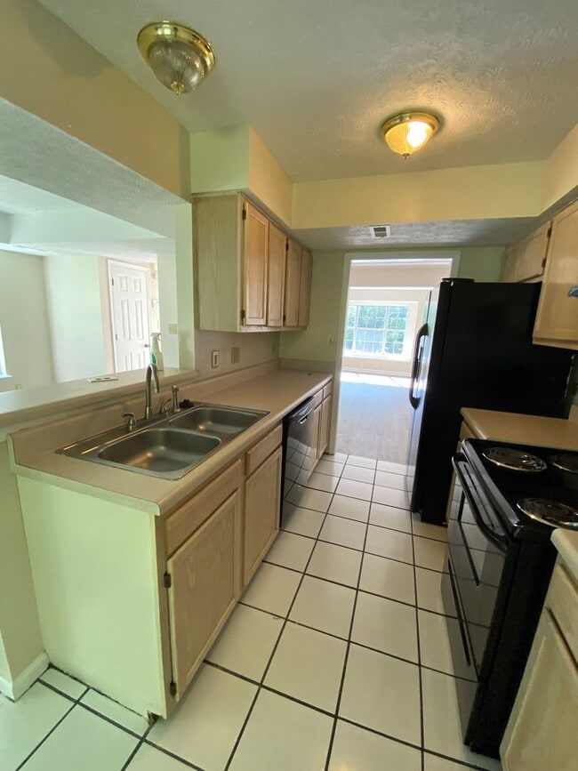 Building Photo - Raintree