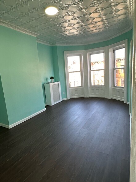 Building Photo - 326 50th St