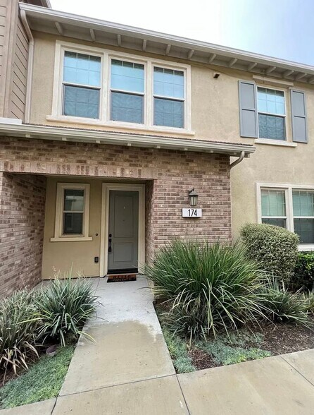 Building Photo - 174 Jaripol Cir