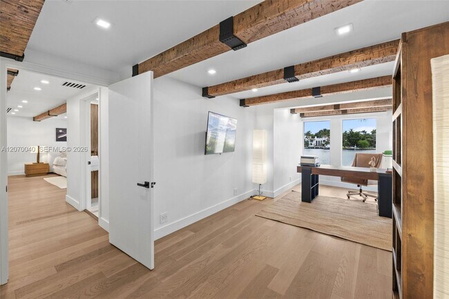 Building Photo - 257 N Coconut Ln