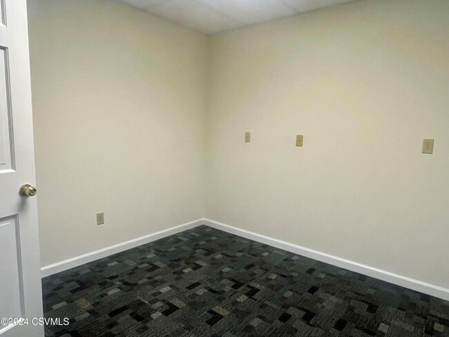 Building Photo - 1157 Westbranch Hwy