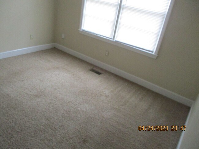 Building Photo - Eleventh Ave., 810