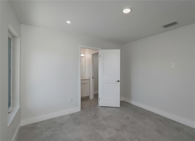 Building Photo - 310 Hibiscus St