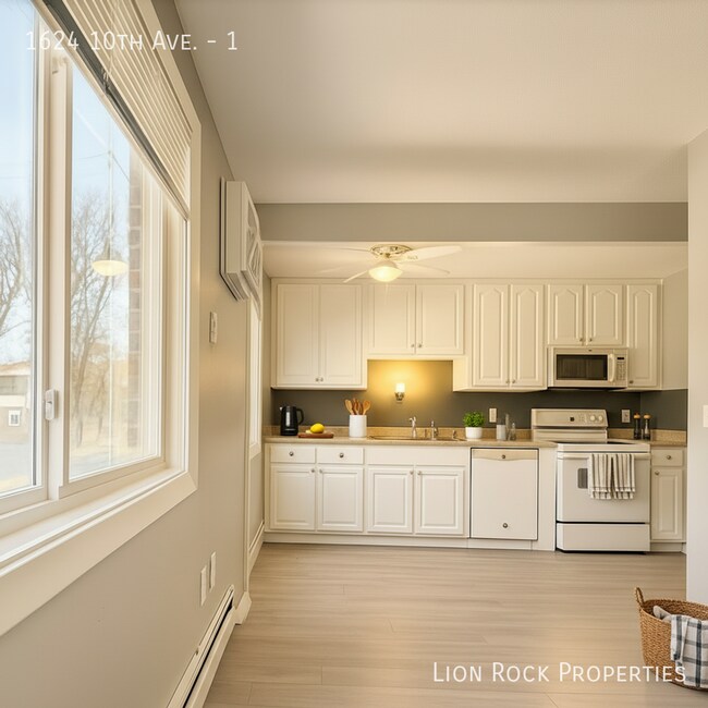 Building Photo - 1624 10th Ave