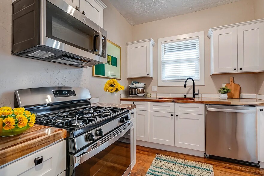 Kitchen - 316 W Cypress St