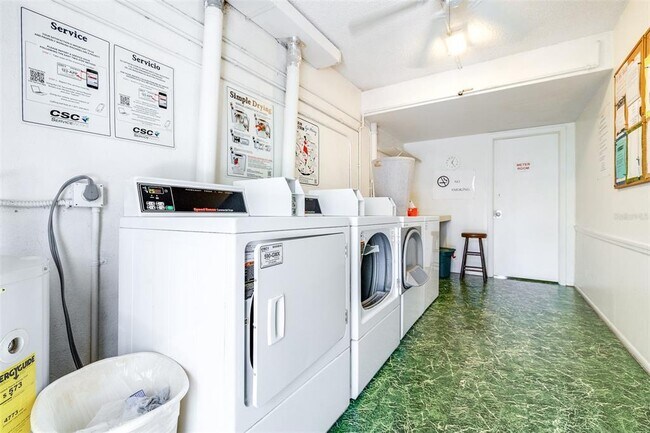 Building Photo - 820 Patricia Ave