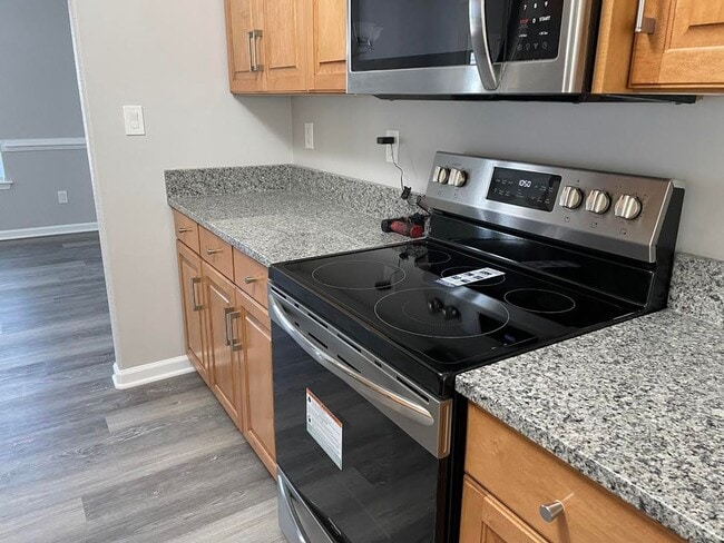 Building Photo - Woodbridge Pointe