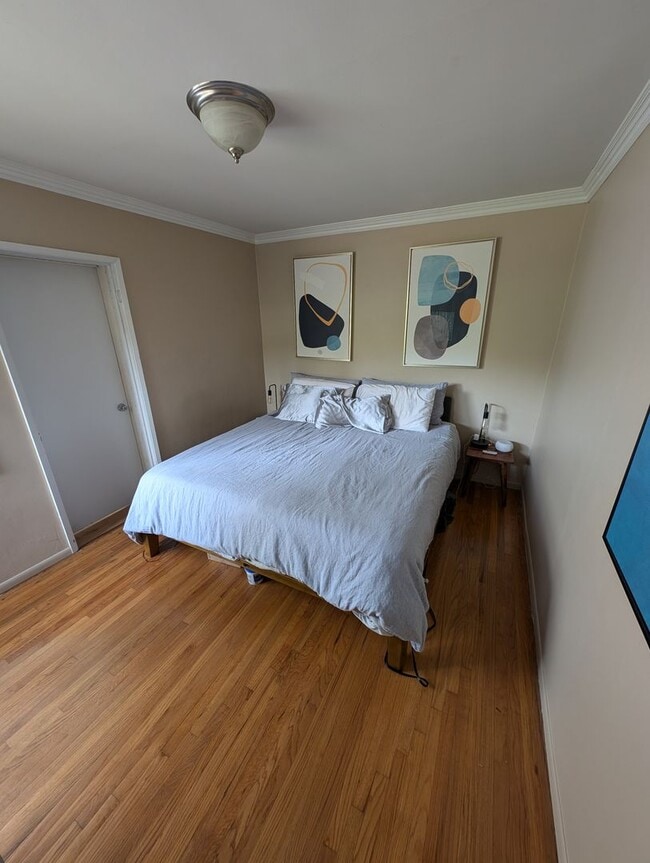 Building Photo - Quaint 2 Bedroom 1.5 Bathroom Townhome Style Unit In Santa Barbara