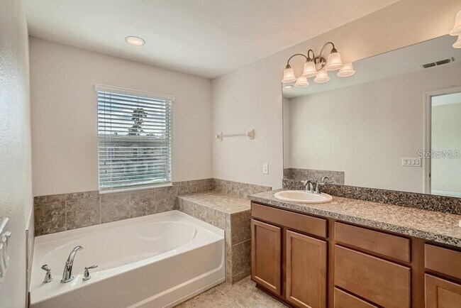 Building Photo - 3 Bed 2.5 Bath Townhome for Rent