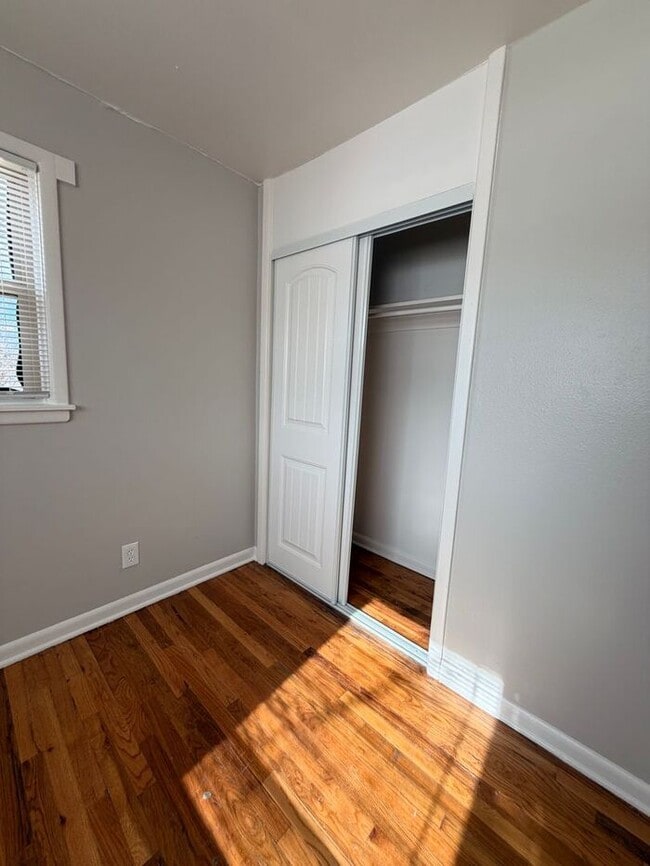 Building Photo - 2 Bed Apartment right next to Patty Jewett Golf Course