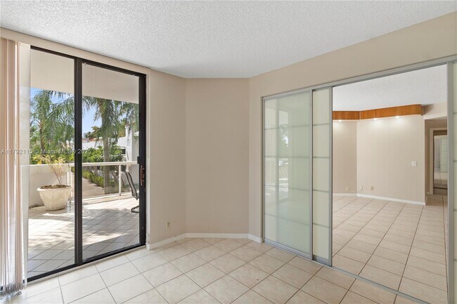 Building Photo - 3610 Yacht Club Dr