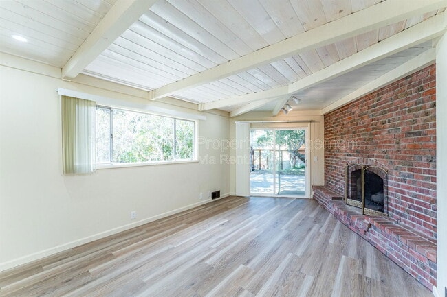 Building Photo - 1 El Caminito