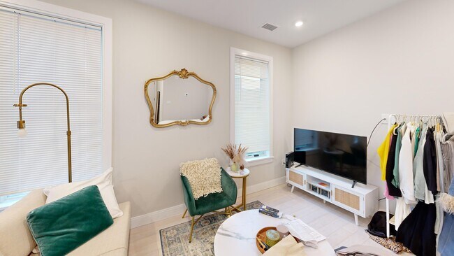 Building Photo - 197 Green St