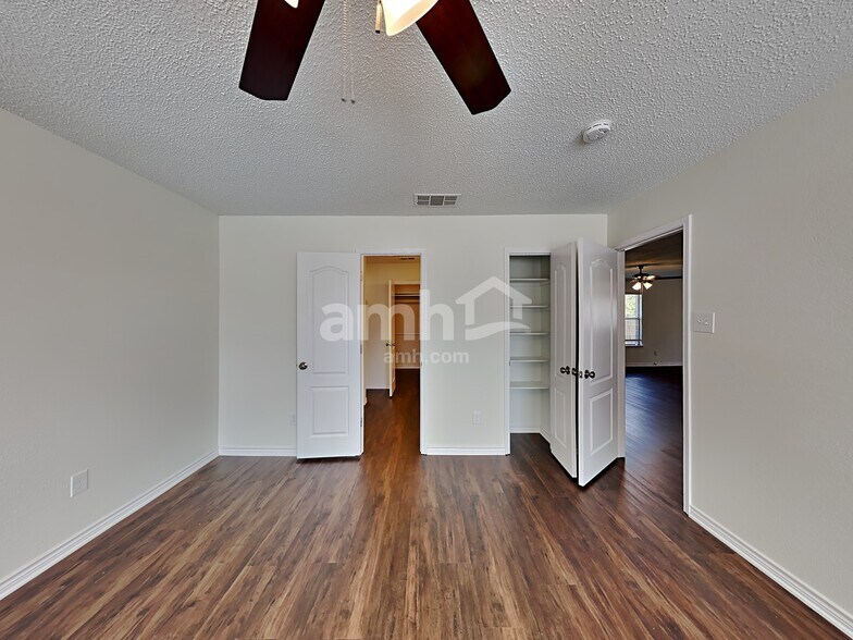 Building Photo - 8113 Lake Haven Dr