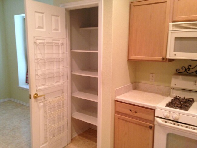 Building Photo - 106 Bowie Cir