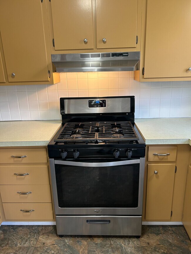 Building Photo - 100 Brittany Dr