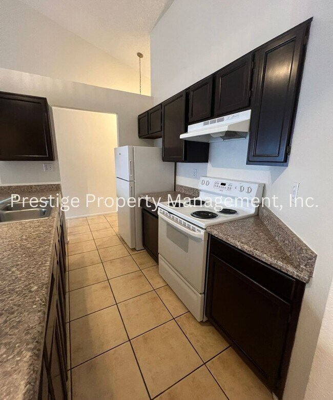 Building Photo - Wonderful Townhouse Located in the Northwest!!!