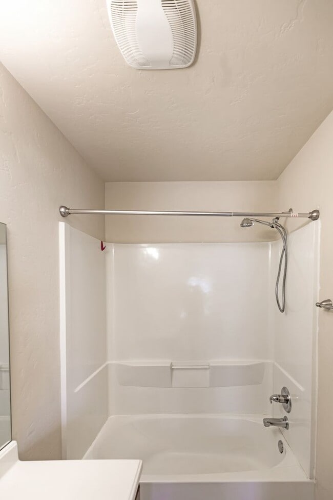 Building Photo - Beautiful Home W/Solar Panels