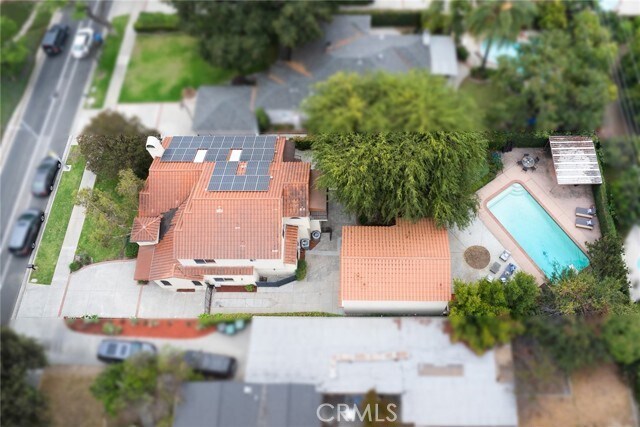 Building Photo - 1647 N Santa Anita Ave