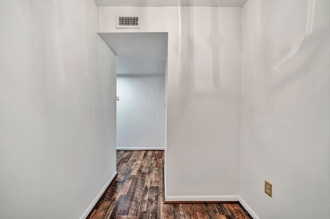 Building Photo - 5260 Crossbow Cir