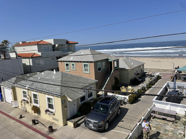 Building Photo - 3829 Ocean Front Walk