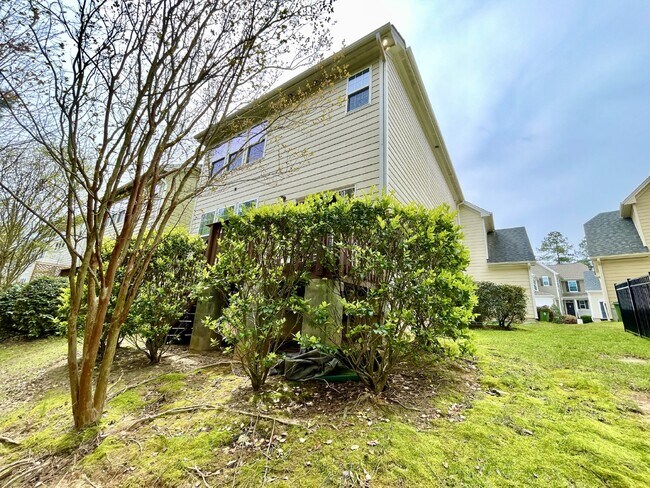 Building Photo - 3 bed, 2.5 bath Nest with Bonus Room in Anderson Creek