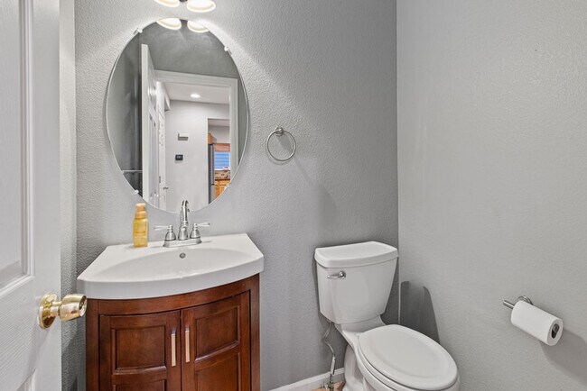 Building Photo - 6 Bedroom plus and office near Rigden Farms