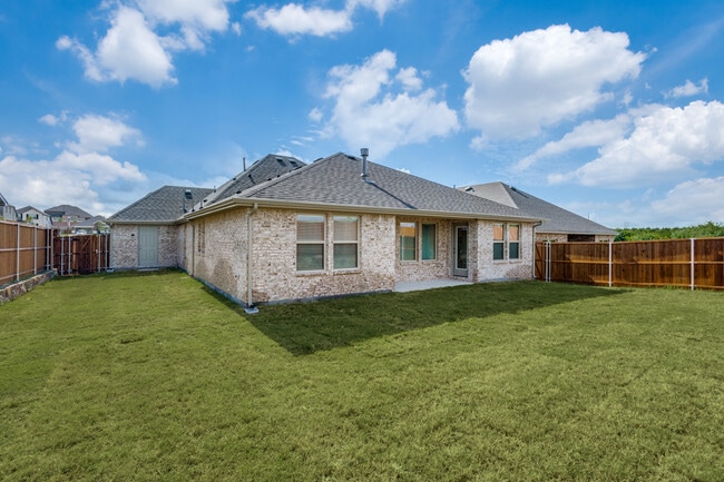 Building Photo - 211 Red Oak Dr