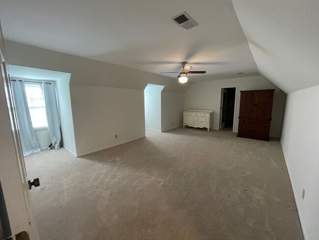 Building Photo - Large 4/4 House in Maplewood $2,650