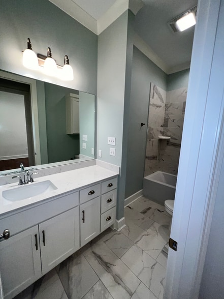 Guest Bathroom - 324 Saint Thomas Ln