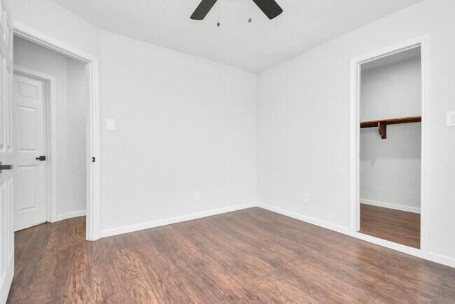 Building Photo - 262 1/2 De Boll Street Unit