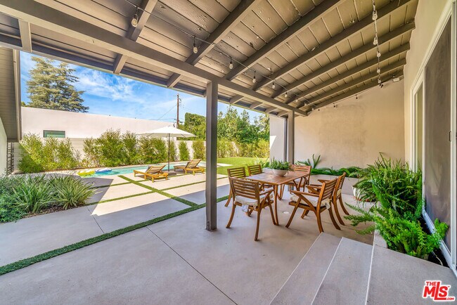 Building Photo - 19841 Henshaw St