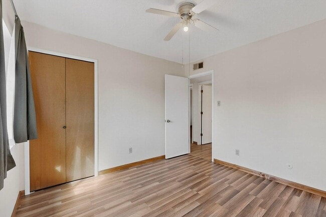 Building Photo - 2702 Avenida Del Sol