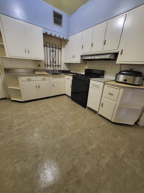 Building Photo - 261 S 63rd St