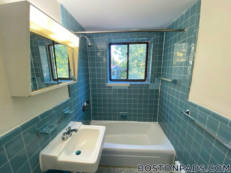 Building Photo - 15 Chester St