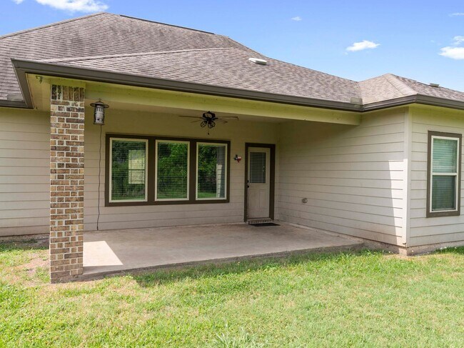 Building Photo - 244 Mossy Meadow Dr