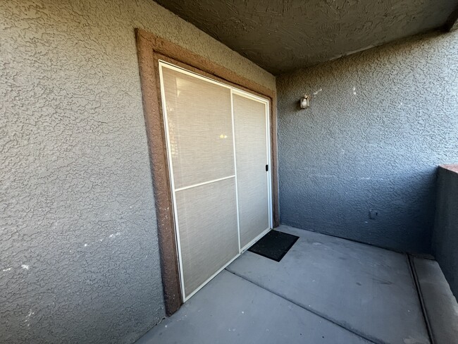 Building Photo - 555 E Silverado Ranch Blvd