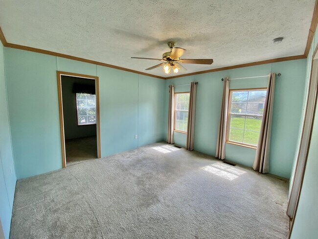 Building Photo - 2075 Walnut Cove Rd